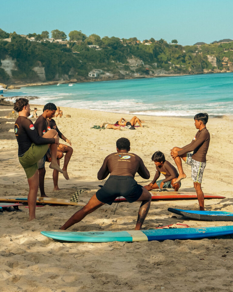 Beginner surf lesson with instructor in Bali